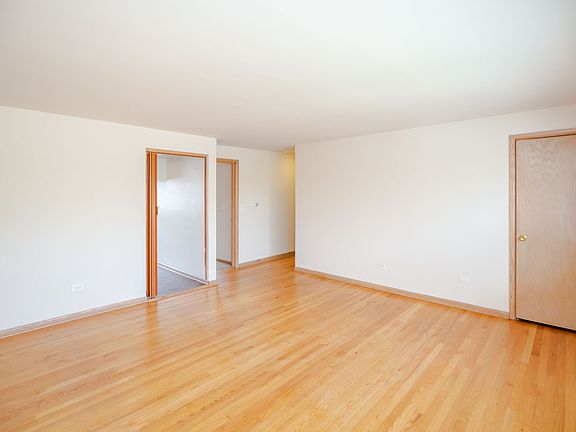 4th image of 5238 N Neenah Ave #3B