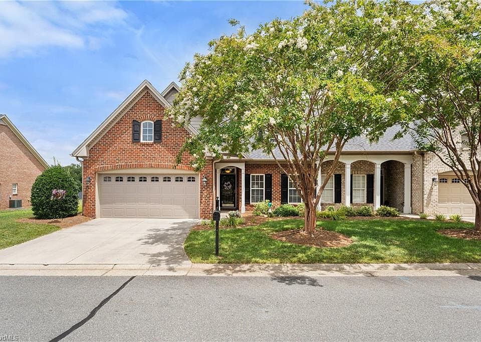 1st image of 304 Pelican Ln