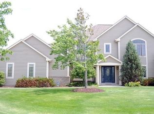 6120 S Karrington Ln, New Berlin, WI 53151