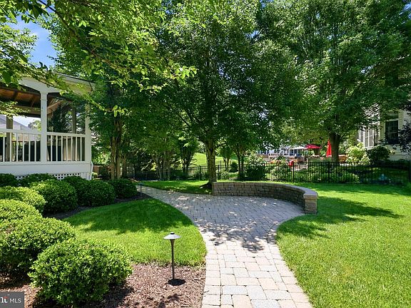 5th image of 44205 Riverpoint Dr