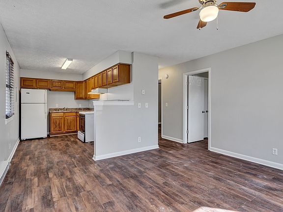 3rd image of 325 McArthur Dr