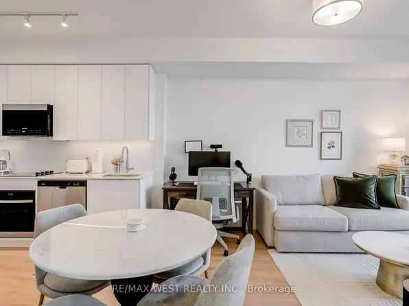 474 Caldari Rd #511, Vaughan, ON L4K 4G3