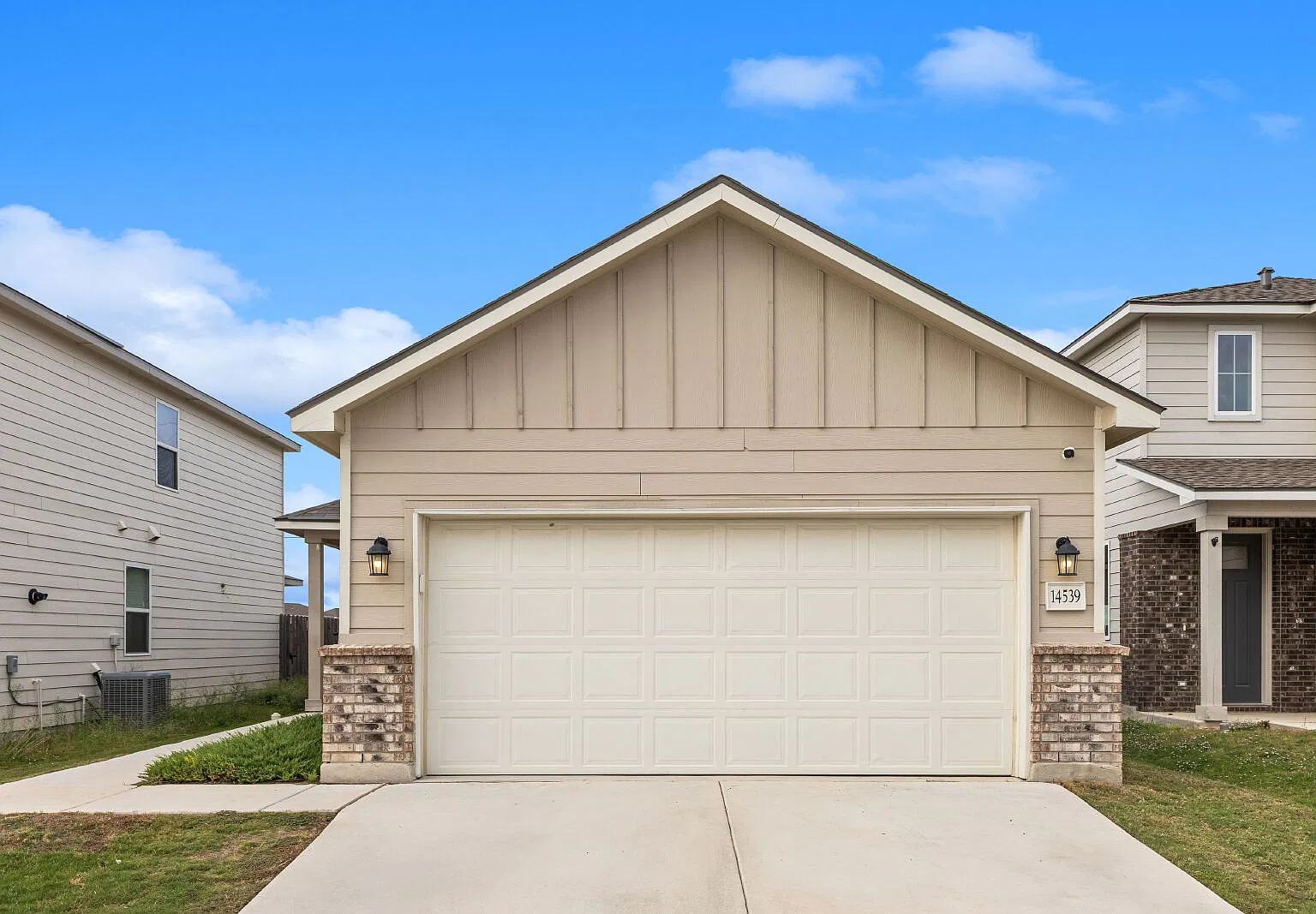 3 bed, 2.0 bath, 1496 sqft, $2,100 — Photo 2