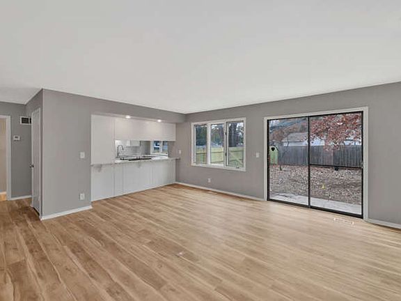 3rd image of 8803-8805 W Westlawn Cir