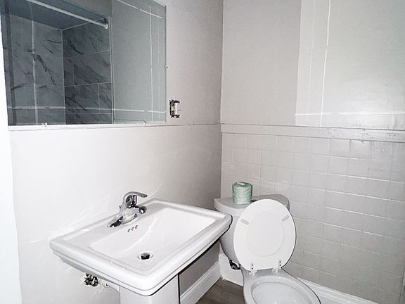 5th image of 2778 E 120th St #1DOWNFRONT
