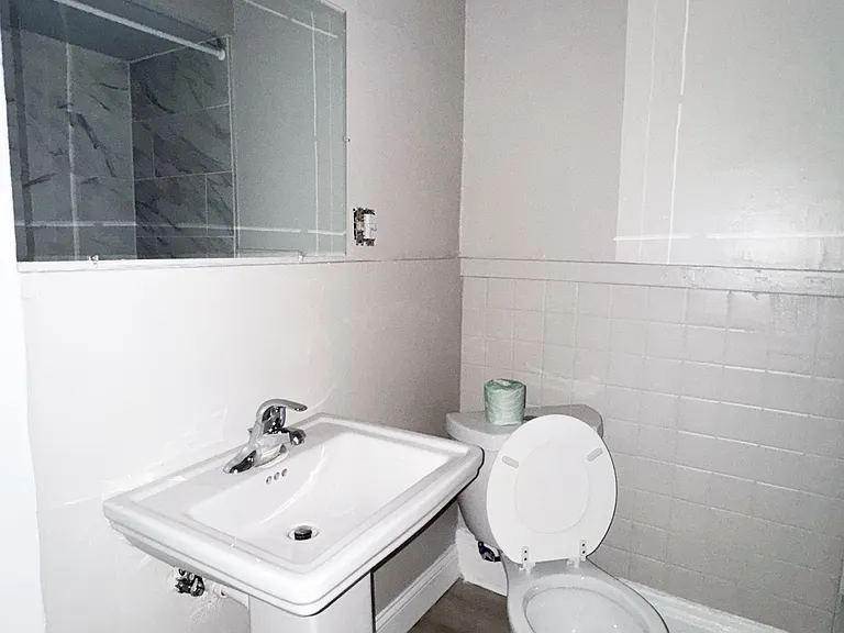 2778 E 120th St #1DOWNFRONT — Photo 5
