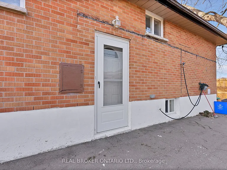 744 Olive Ave #BASEMENT — Photo 2