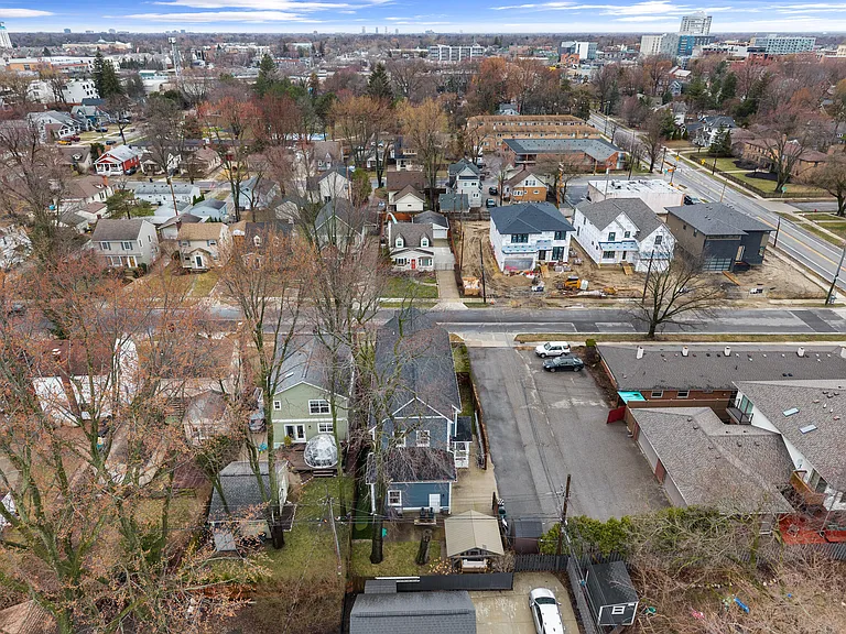 819 Irving Ave — Photo 47