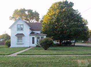 382 1st St SE, Britt, IA 50423
