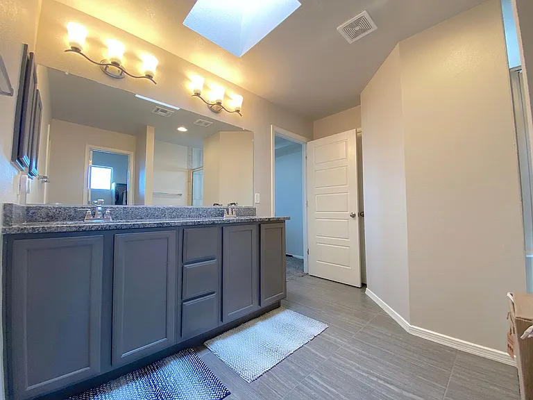 528 Delancey St — Photo 19