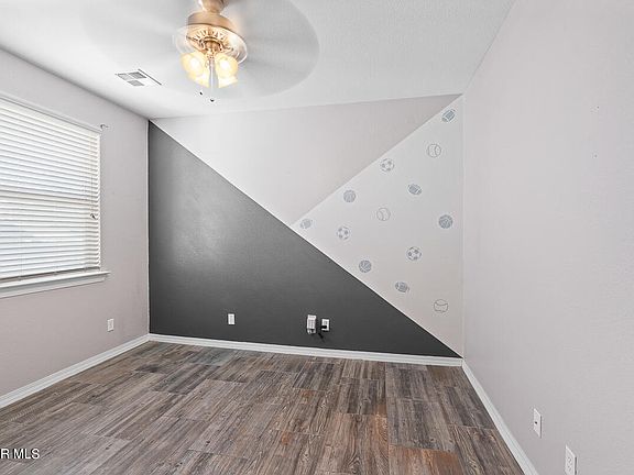3rd image of 1101 Sylvia Aguilar St