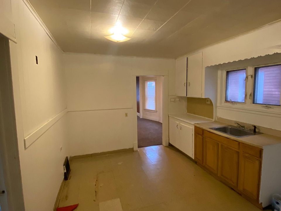 1st image of 9 Kermit Ave