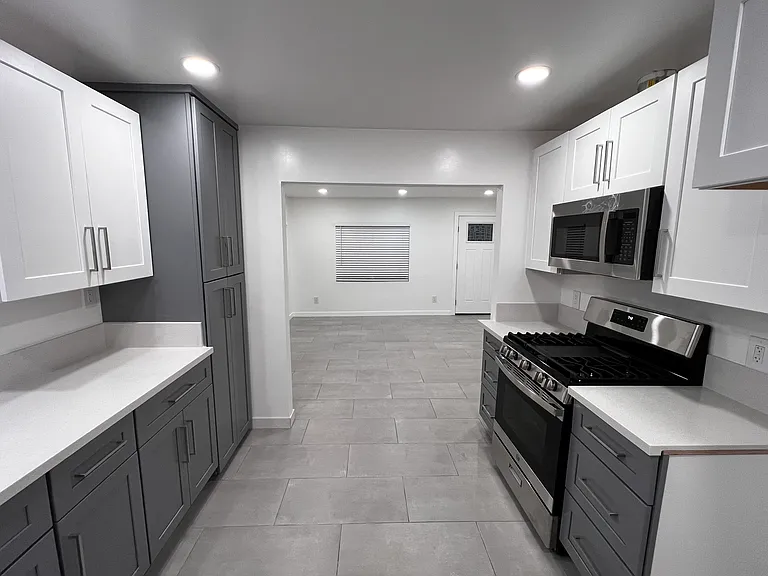 9717 Oak St — Photo 5