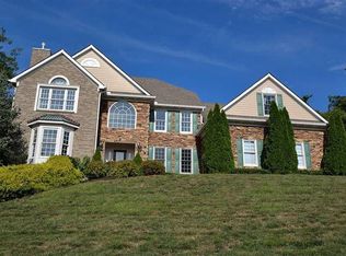 8600 Willow Run Ct, Cincinnati, OH 45243