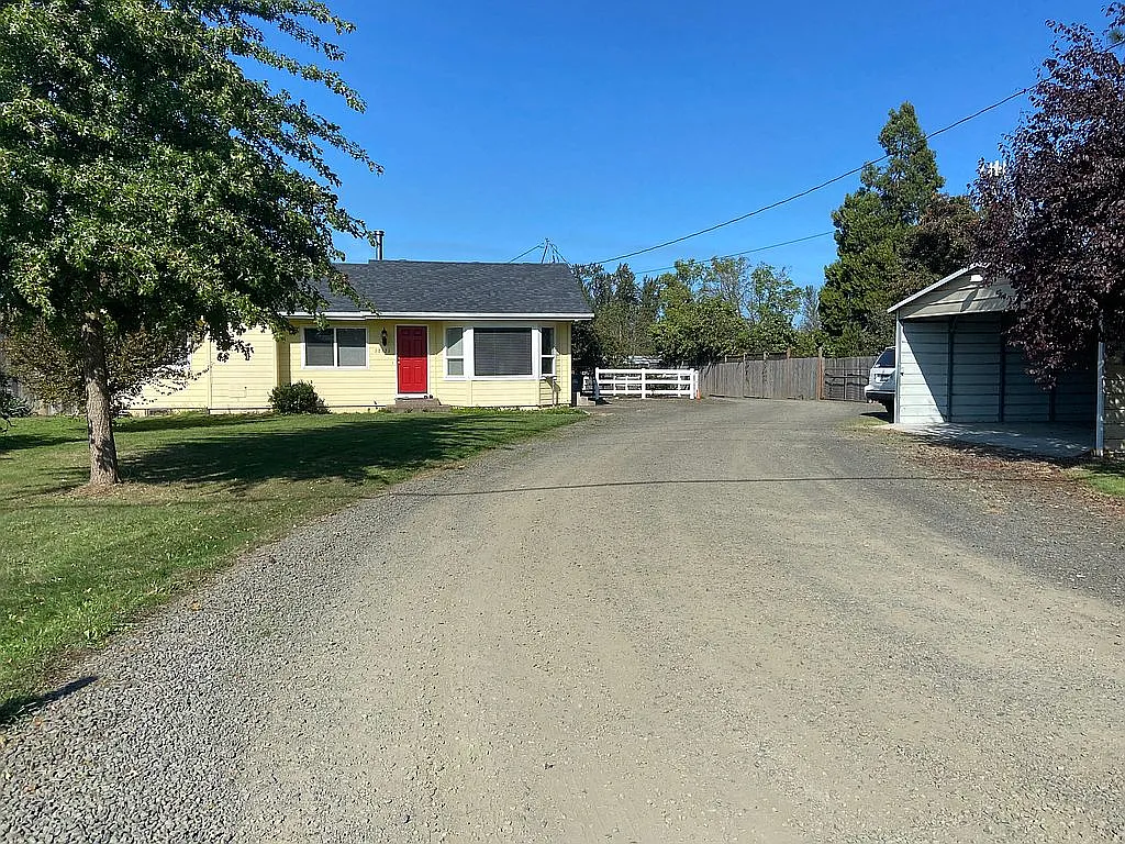 28821 Royal Ave photo 1