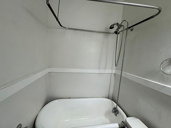 3rd image of 1325 N Corona St APT 12