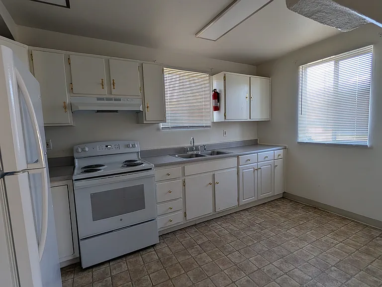 429 E Heroy Ave — Photo 9
