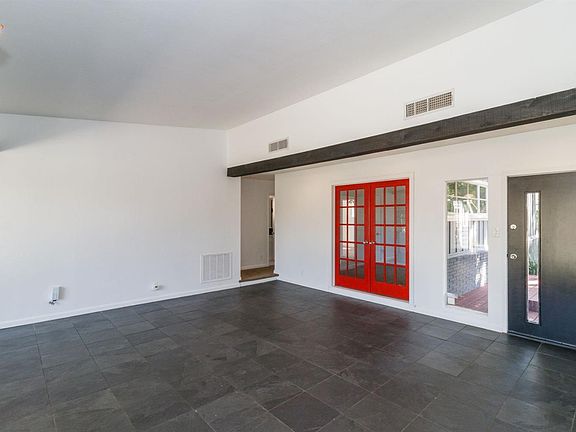 3rd image of 3771 Circle Dr W