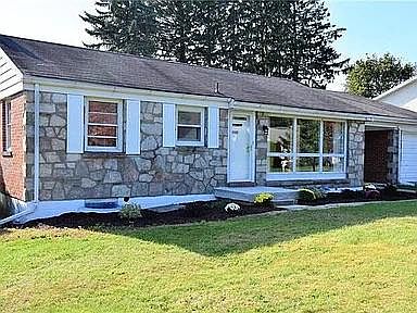 2nd image of 1433 Roselawn Dr