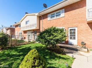 8822 Dee Rd, Des Plaines, IL 60016