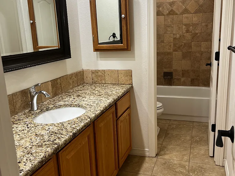 10046 Gwendelyn Ln — Photo 4