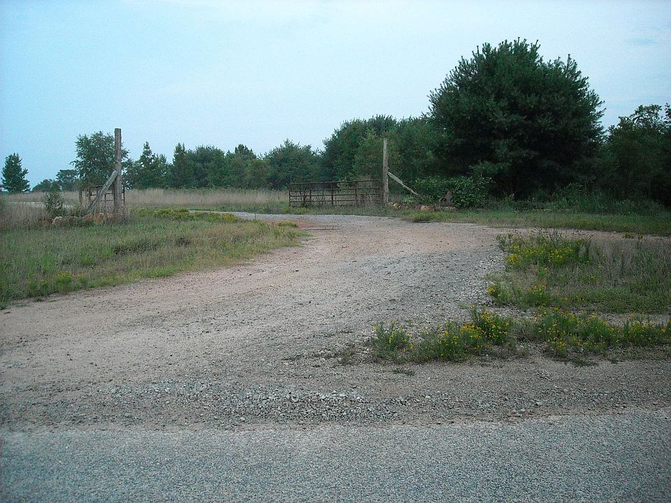 385 Uly White Rd - Entrance