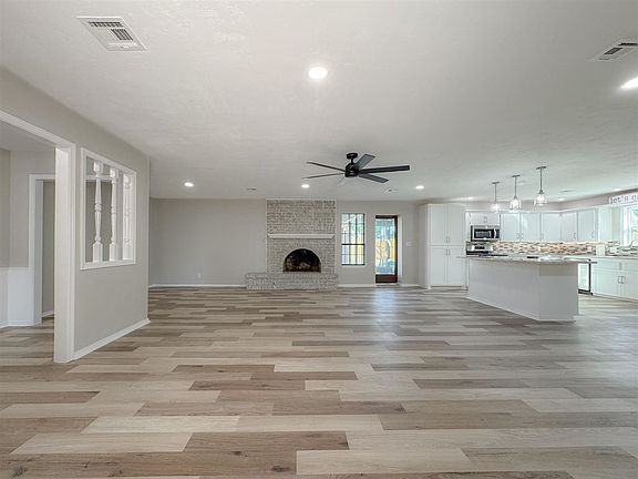 4th image of 404 Wren Dr