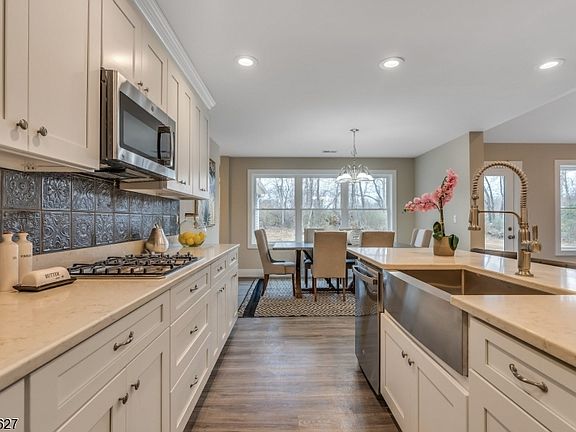 5th image of 28 Estell Dr