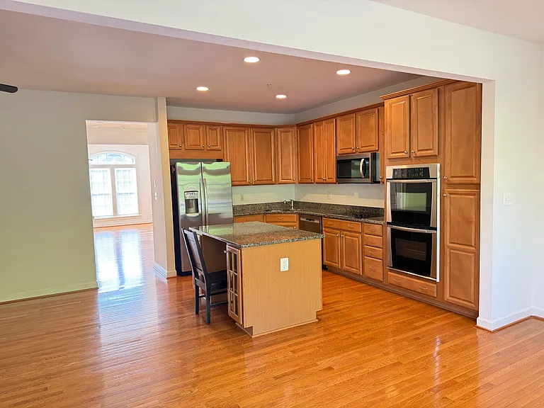 1560 Rutland Way — Photo 32
