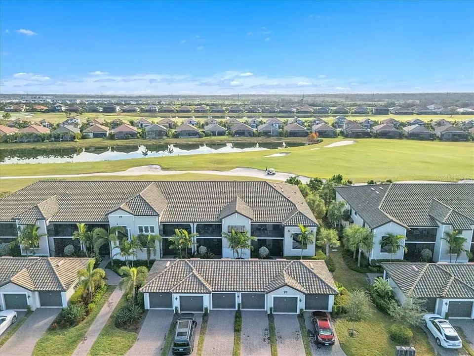 5711 Palmer Cir #206
