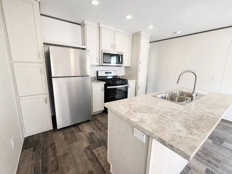 Stoney Creek Manufactured Home Community — Photo 6