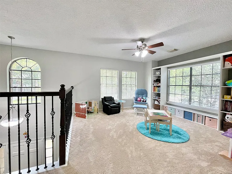 7 Windledge Pl — Photo 32