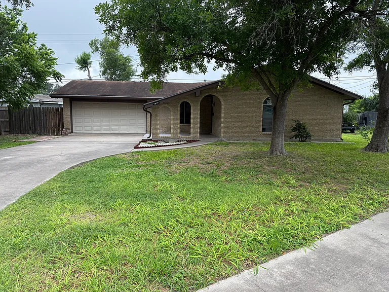 1518 Maple St — Photo 2