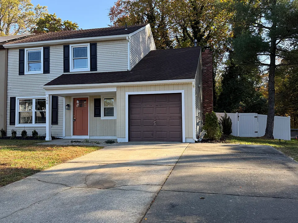 100 Woodvale Ln #100