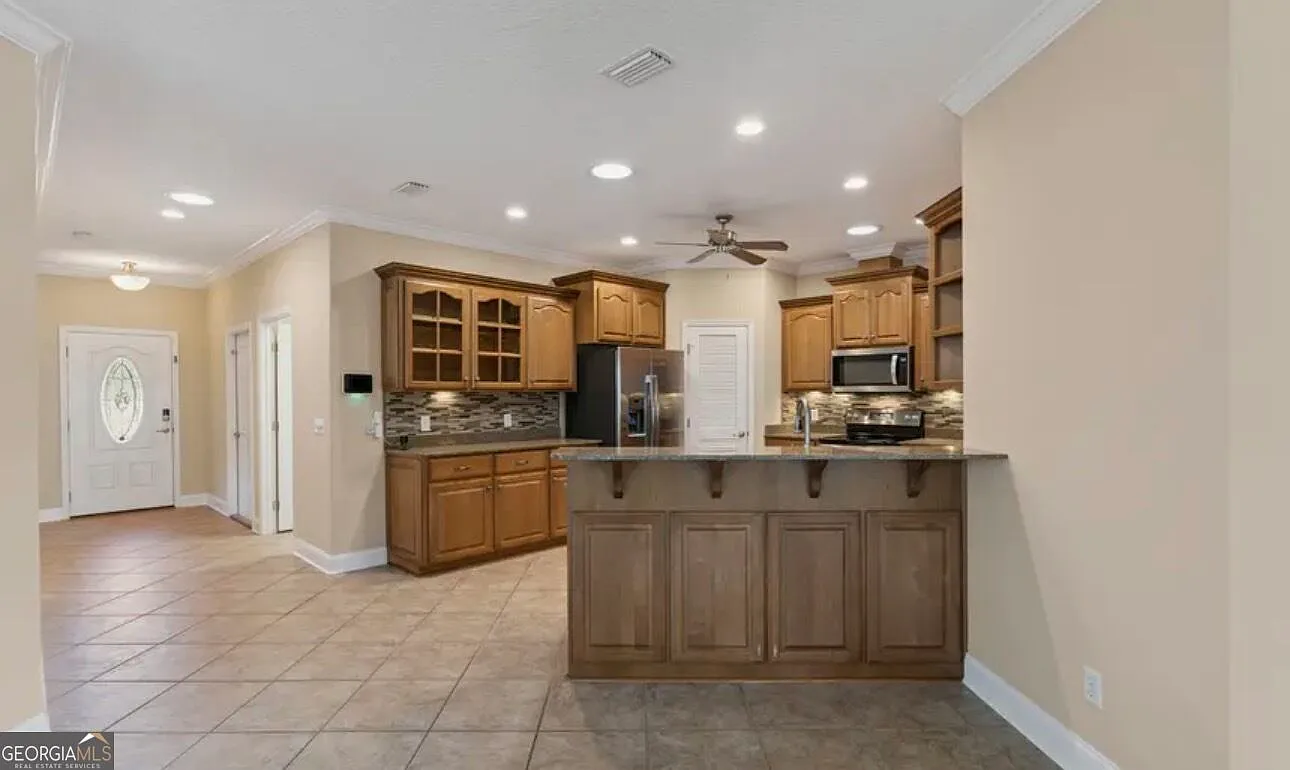 3 bed, 2.0 bath, 1981 sqft, $2,250 — Photo 4