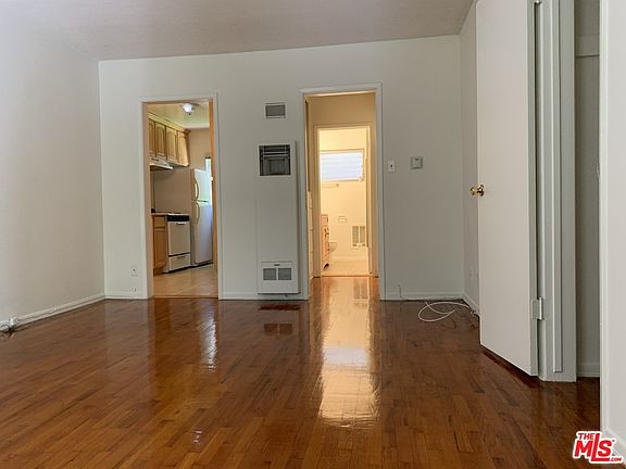 2nd image of 1117 10th St APT 5