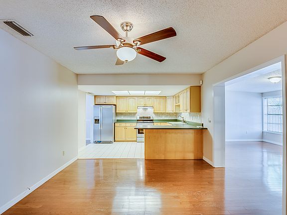 3rd image of 14730 Oak Vine Dr