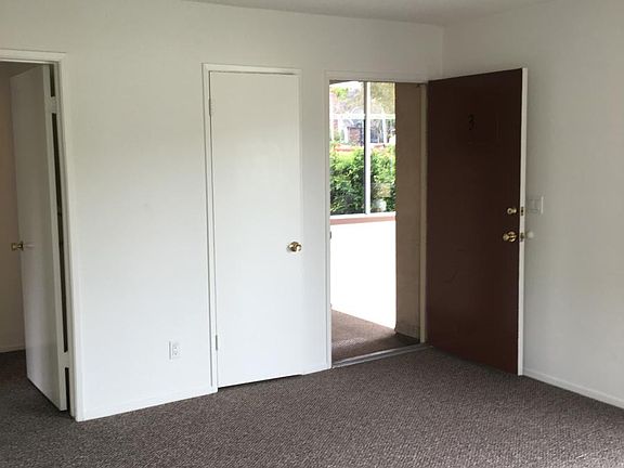 4th image of 1043 Pacific St APT 3