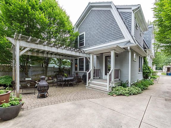 4th image of 1047 Olivia Ave
