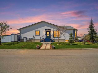 55 N Ross Pl, Crossfield, AB T0M0S0