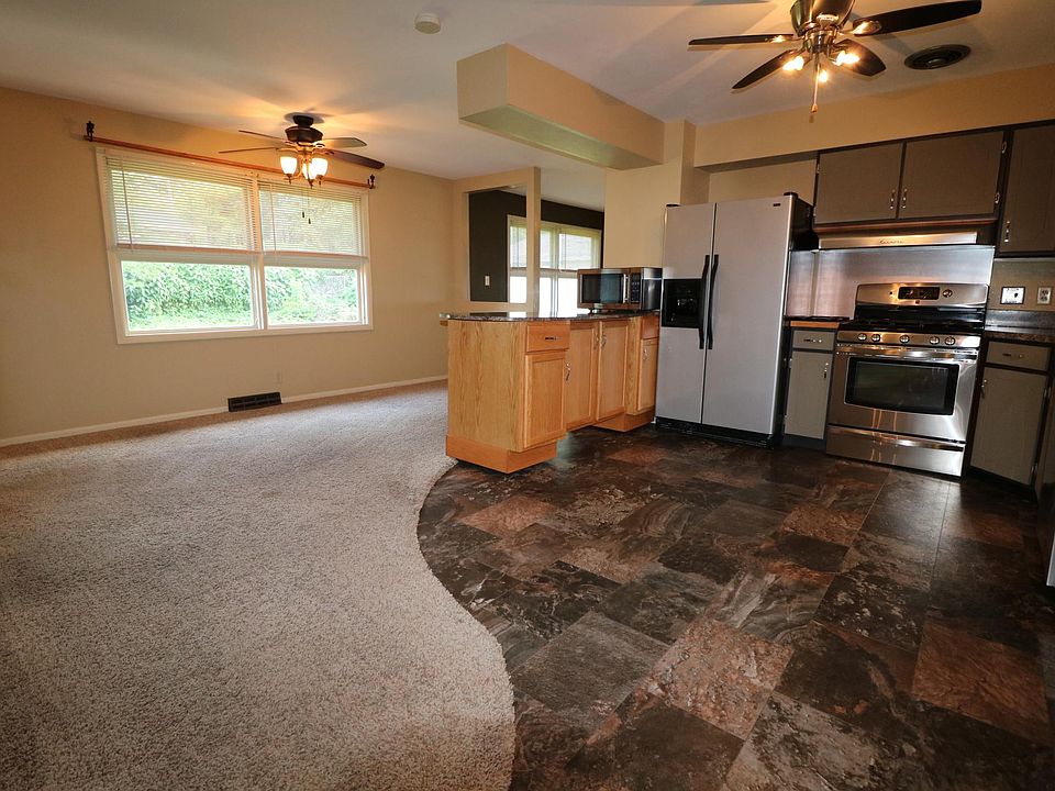 2nd image of 1405 Mark Dr