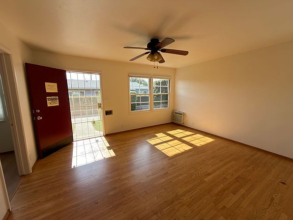 3rd image of 1734-1742 E Palmyra Ave #1736