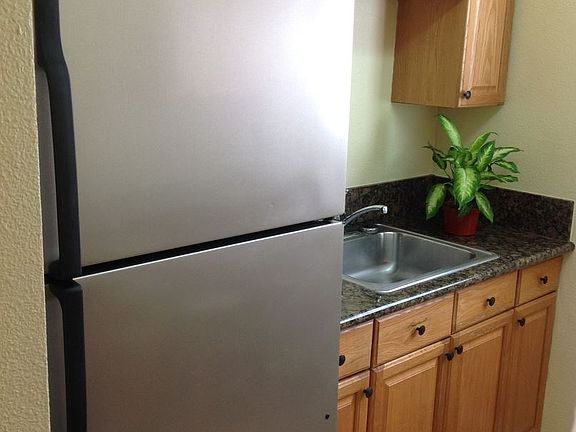 2nd image of 836 26th St APT 03