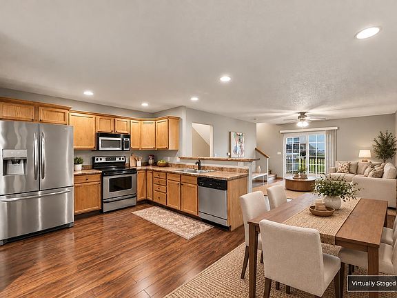 2nd image of 1327 Creekside Ct
