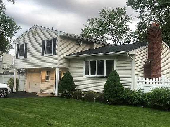 2nd image of 2545 New York Ave