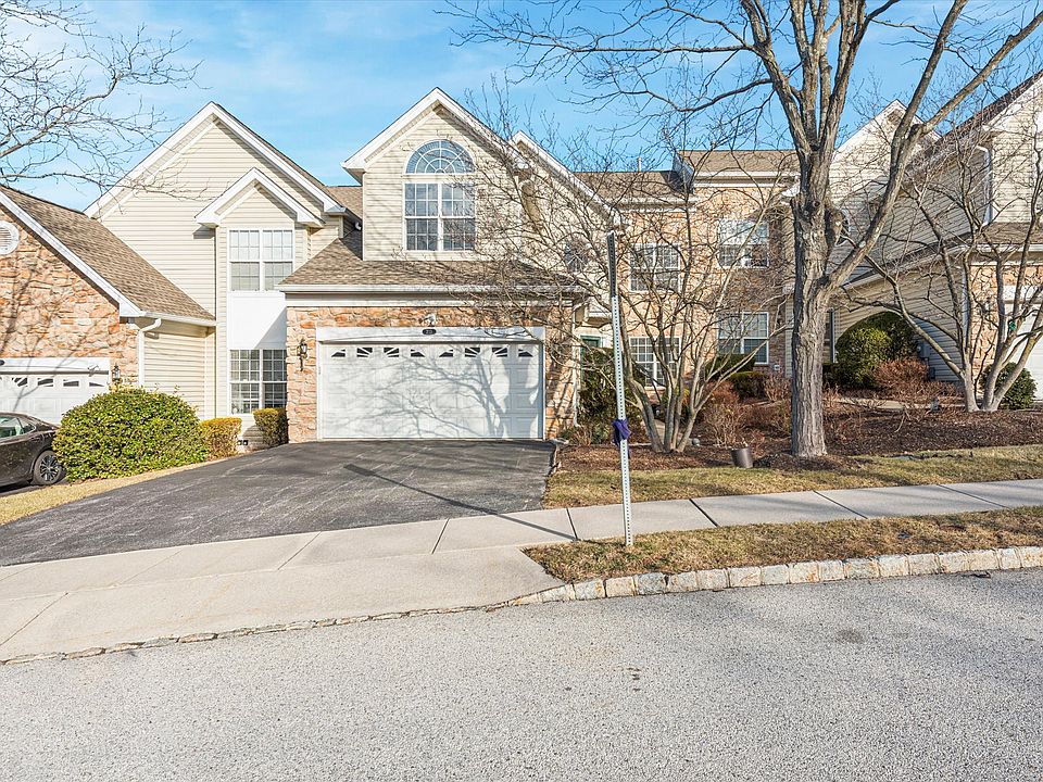 1st image of 213 Silverbell Ct