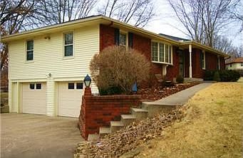 2nd image of 2900 Tonganoxie Dr