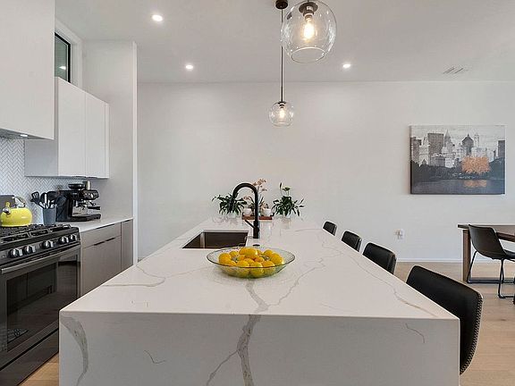 5th image of 2802 Oak Crest Ave #B