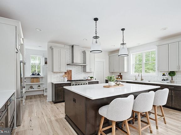 3rd image of 8558 Highclere Ln