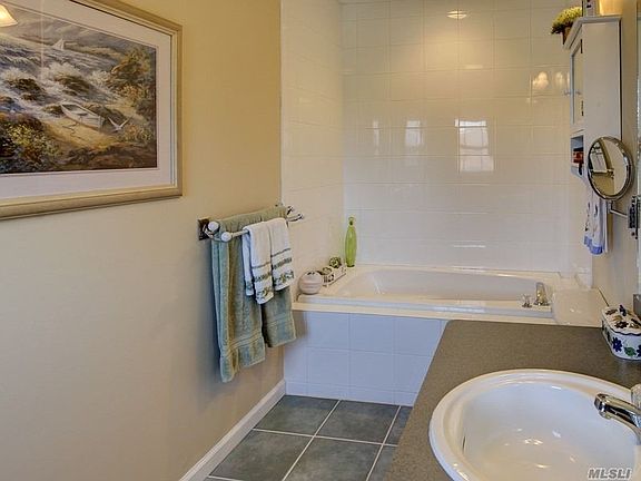 5th image of 215 Marina Ln